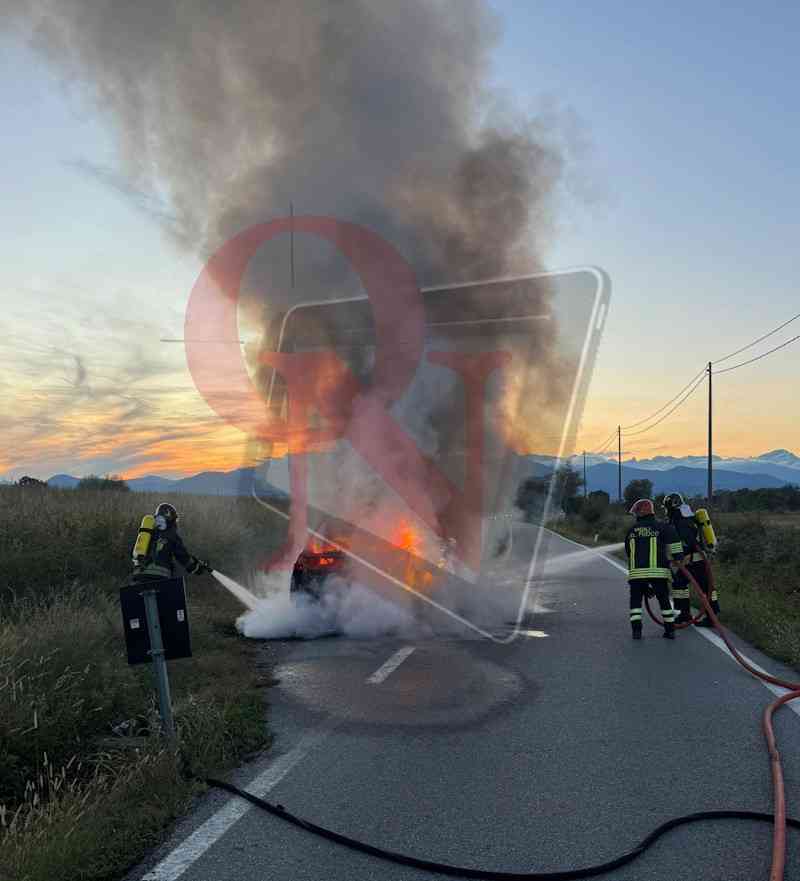 caselle van si incendia sulla sp12