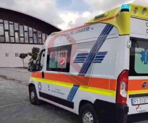 CASTELLAMONTE – Turista in bicicletta si schianta contro il pilastro di un cancello