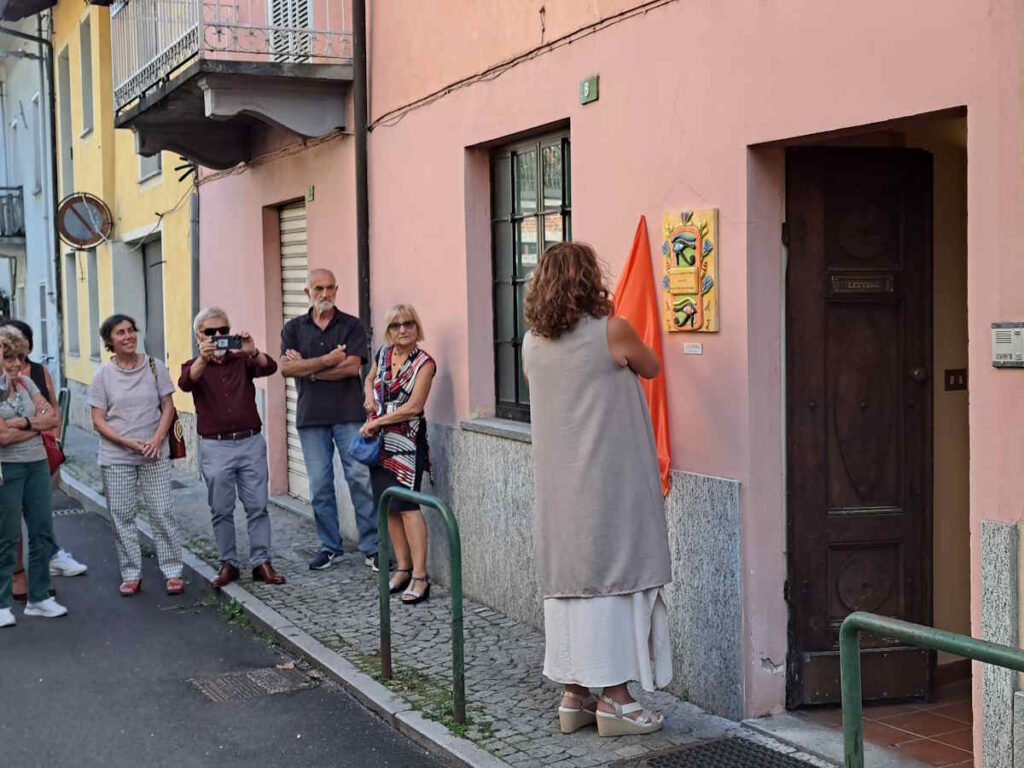 Svelamento a Castellamonte della targa di Antonio Lebolo