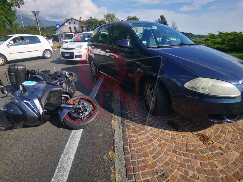 cuorgnè incidente auto moto alla coop