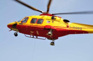 SAN BENIGNO CANAVESE – Scavalca il cancello di un orto e si infilza un polpaccio