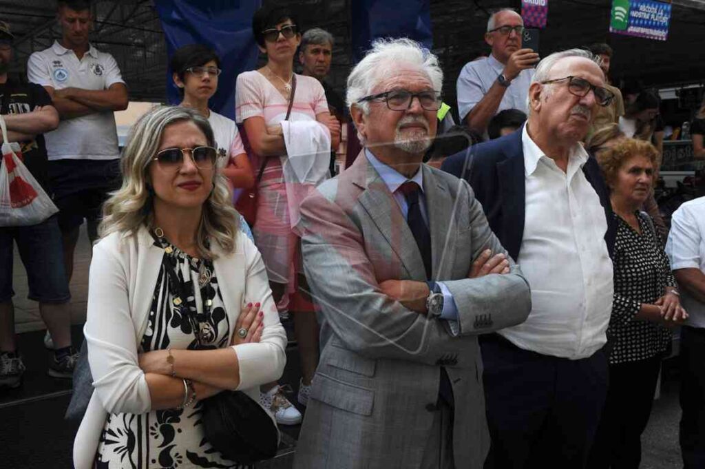 cittadini e pubblico all'inaugurazione della ludoteca a feletto