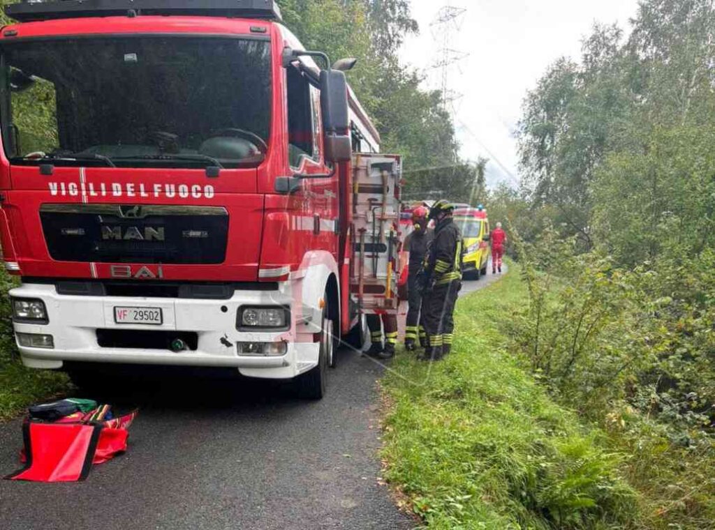 vigili del fuoco a frassinetto per auto ribaltata