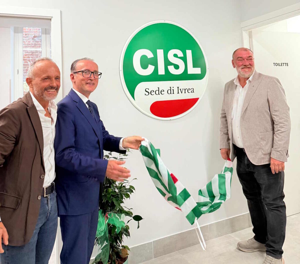 scoperta la targa ad ivrea alla sede della cisl