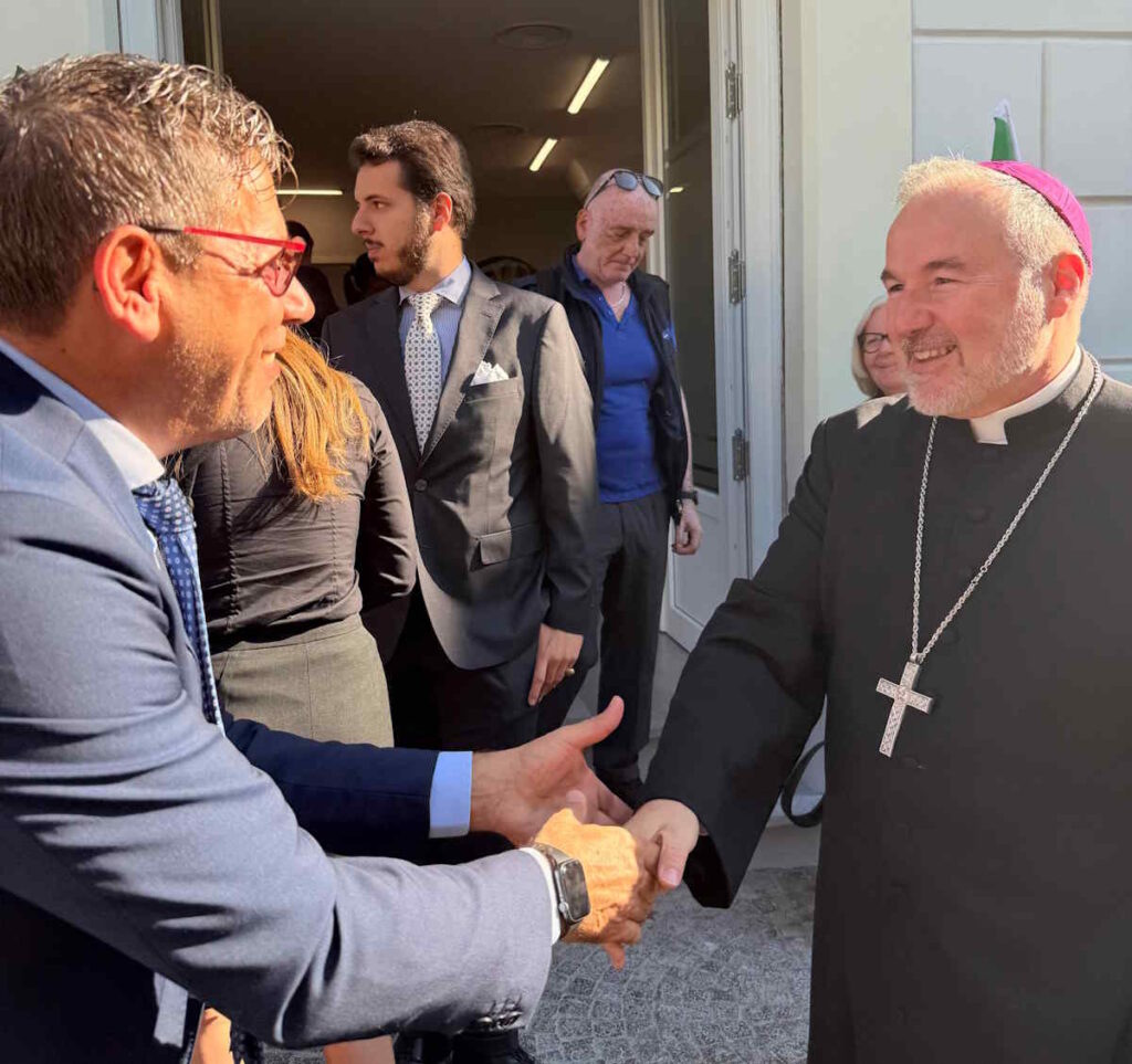 bartoli e il vescovo all'inaugurazione della sede cisl ad Ivrea