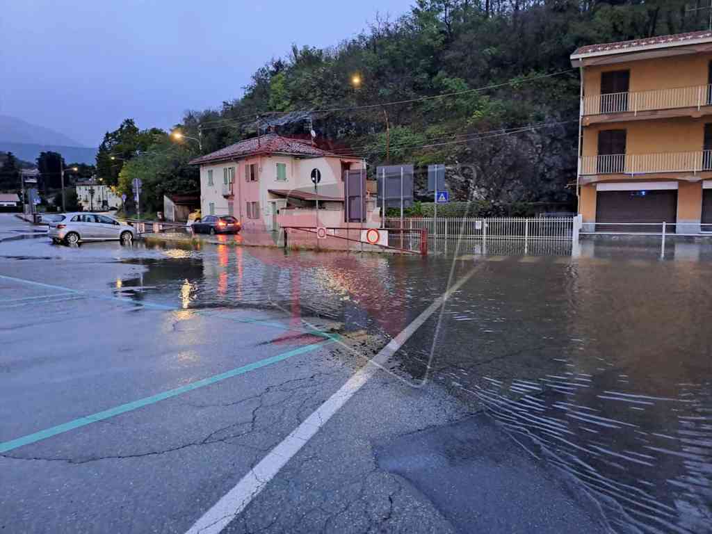 strade allagate per il maltempo il nubifragio si è abbattuto ad ivrea e banchette
