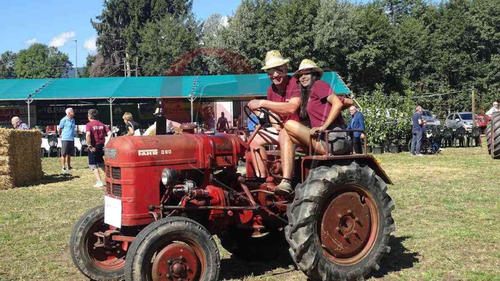 trattori d'epoca e tanti giovani a san grato oglianico