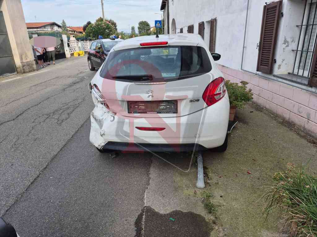 incidente in via cavour ozegna auto in sosta