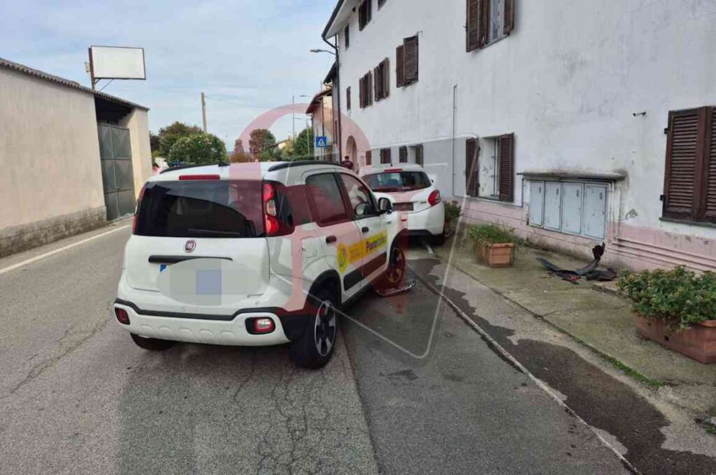 ozegna incidente auto fuori controllo in via cavour