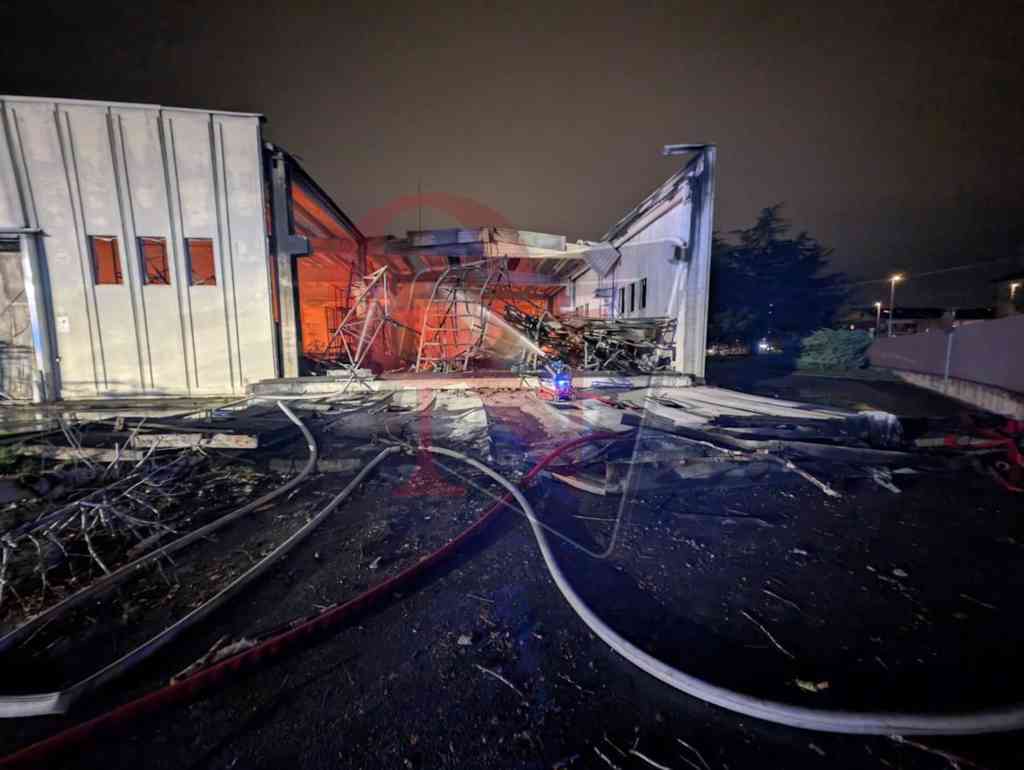 pianezza devastato edificio industriale