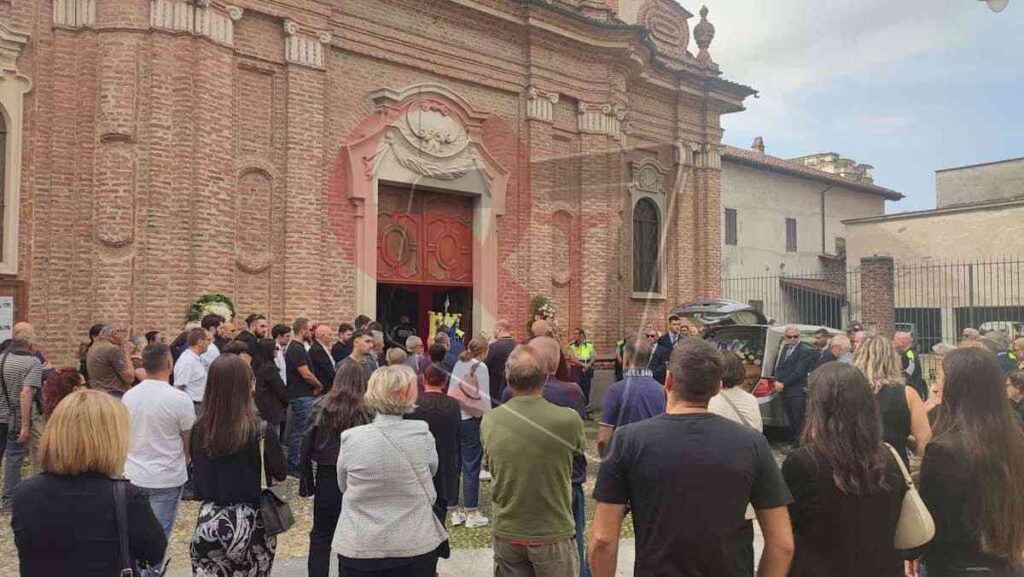 Tanta gente a Rivarolo per salutare Angela