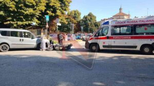 RIVAROLO CANAVESE – Scontro auto e moto in corso Italia, incrocio via Carisia (FOTO E VIDEO)