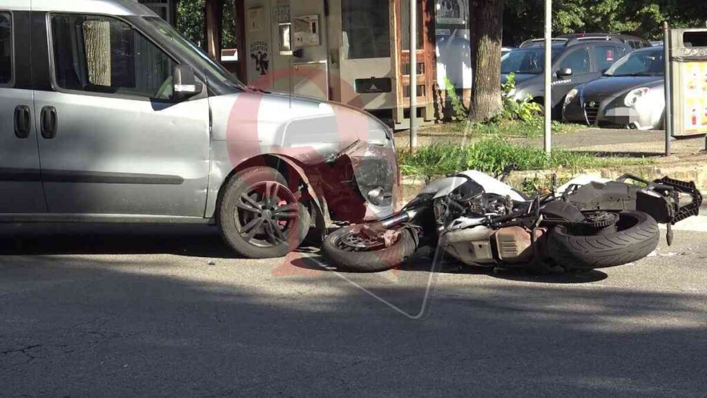 incidente a rivarolo in corso italia