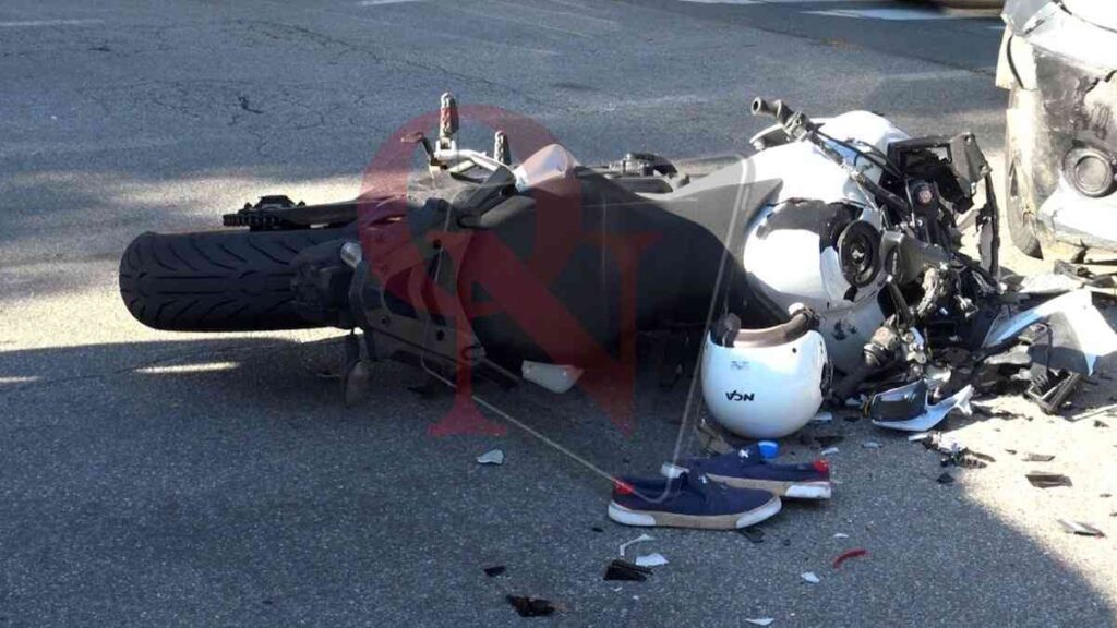 moto a terra a rivarolo in corso Italia angolo via Carisia
