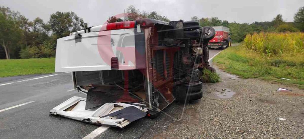 Incidente: furgone ribaltato a san Marino Canavese
