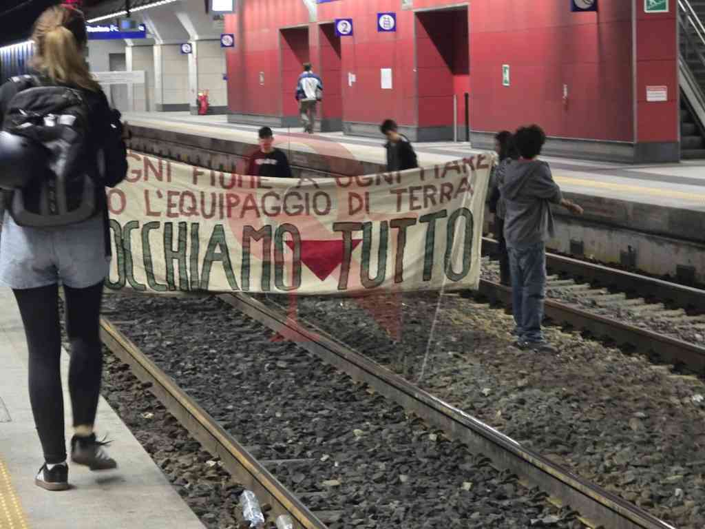 binari bloccati a porta susa torino