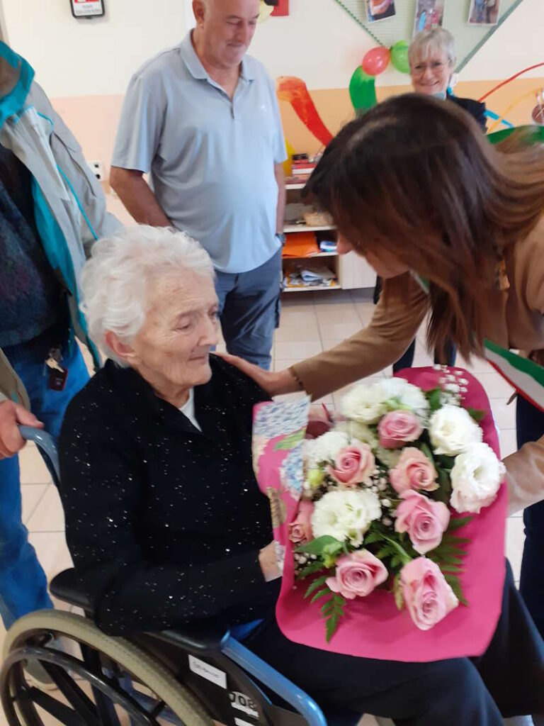 agliè anche l'assessore Dolce per i 100 anni di Maddalena Teresa Gribaldo