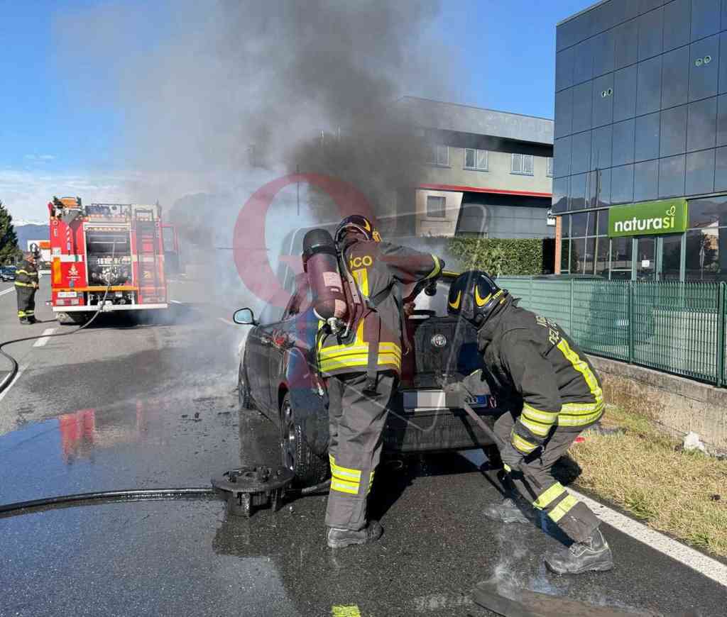 ciriè intervento vvf per auto in fiamme