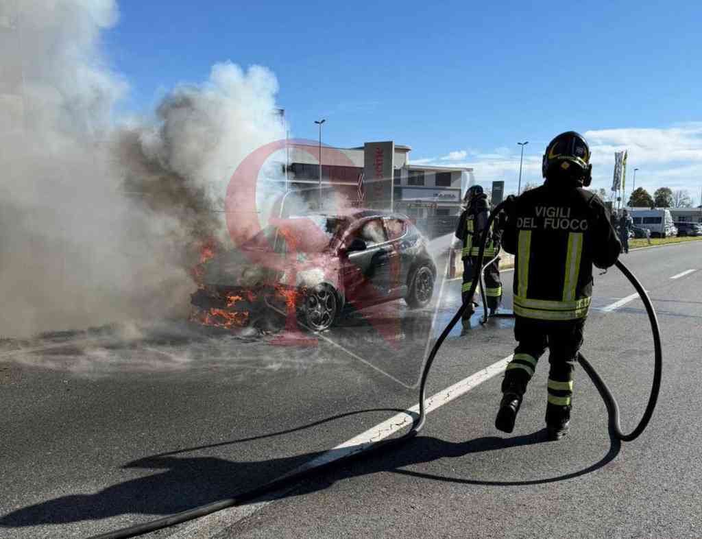 ciriè auto in fiamme