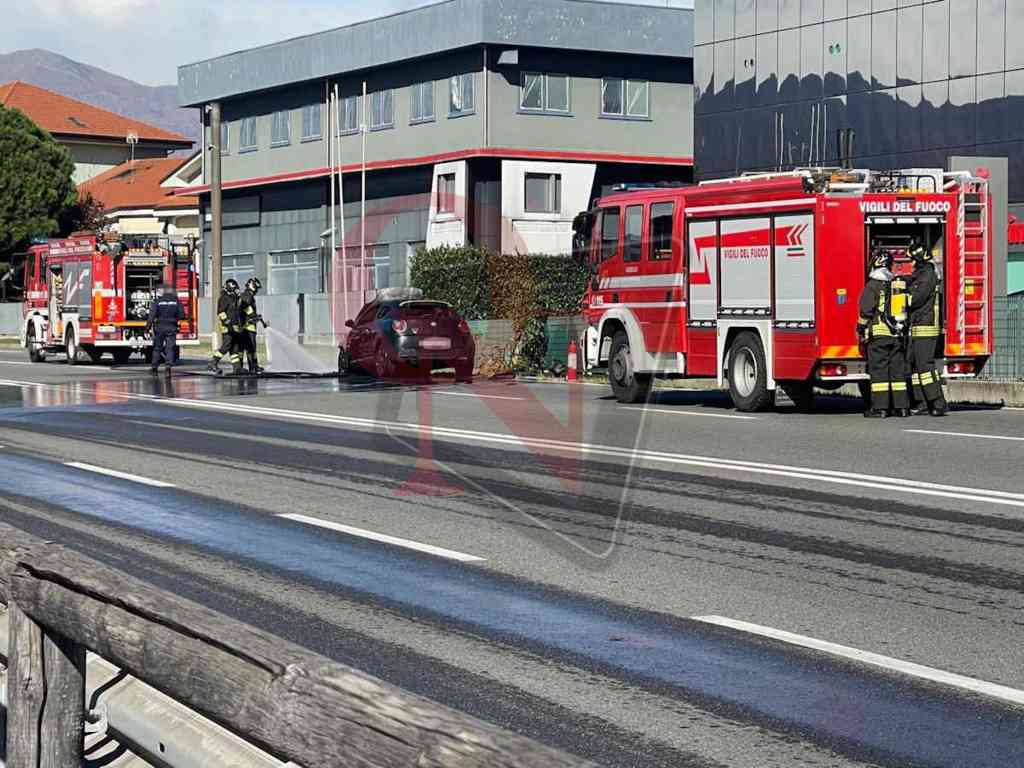 ciriè auto in fiamme vvf e polizia locale