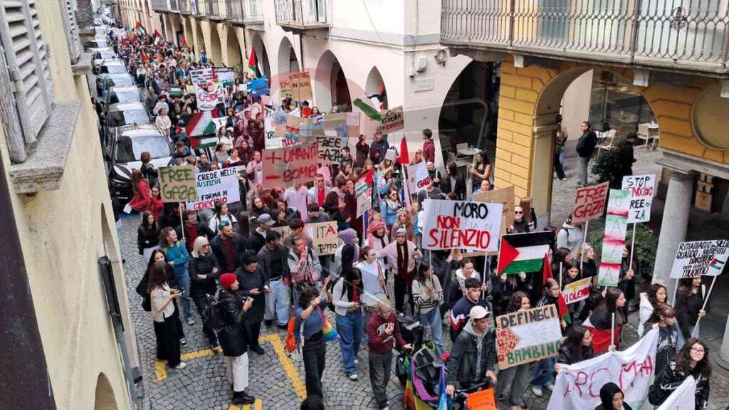 il corteo ha attraversato rivarolo canavese manifestando pro palestina