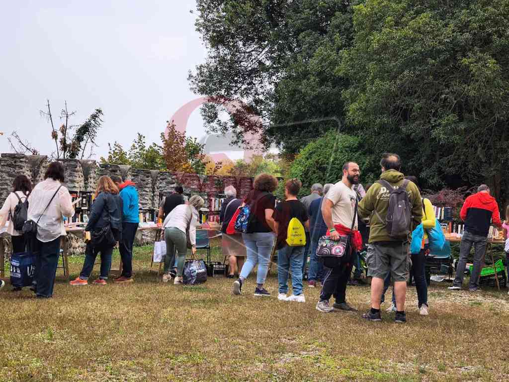 tanta gente a rivarolo al castello malgrà per il bookcrossing