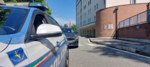 TORINO – Titolare e dipendente di un’autoscuola responsabili di corruzione e falso