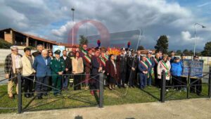 VALPERGA – Inaugurato un monumento al Maresciallo Enzo D’Alessandro (VIDEO INTEGRALE)