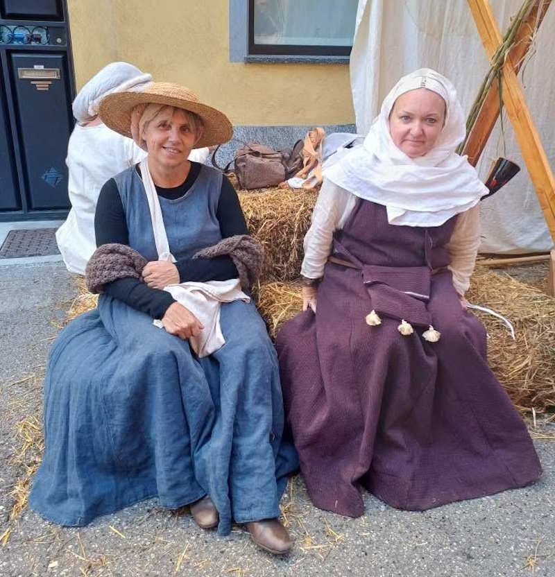 donne in costume a volpiano al de bello canepiciano