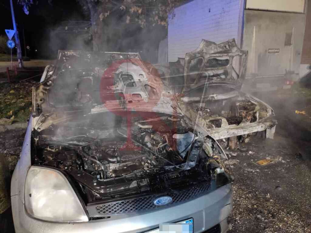 rivarolo pasquaro incendio auto in autofficina