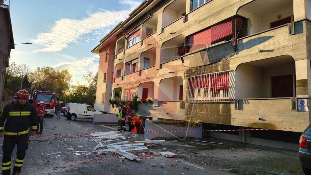 Rivarolo Canavese esplosione in palazzina