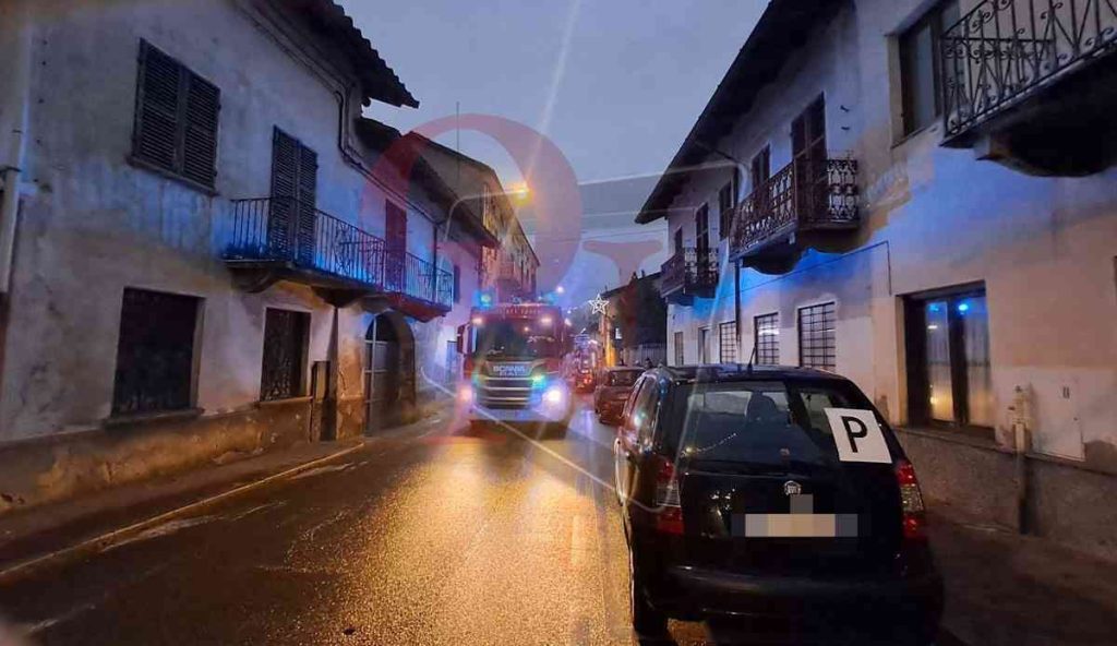 castellamonte incendio tetto via botta