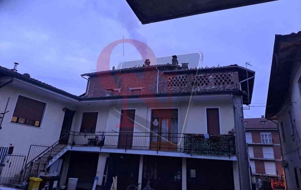 castellamonte incendio tetto via botta