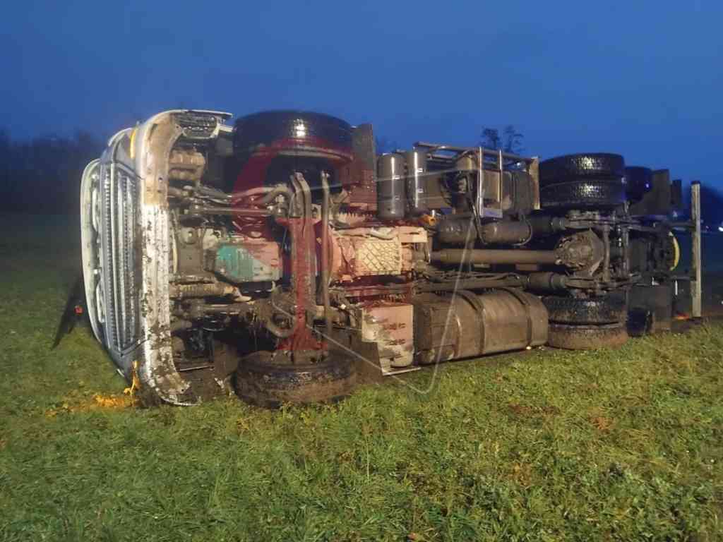 foglizzo camion ribaltato