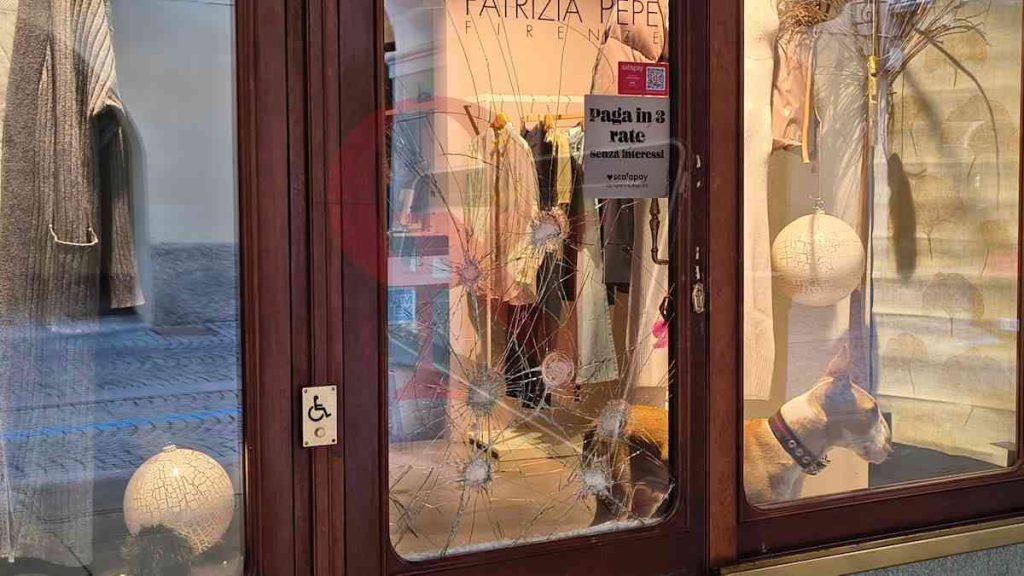 Rivarolo canavese spaccata a zendress in via ivrea