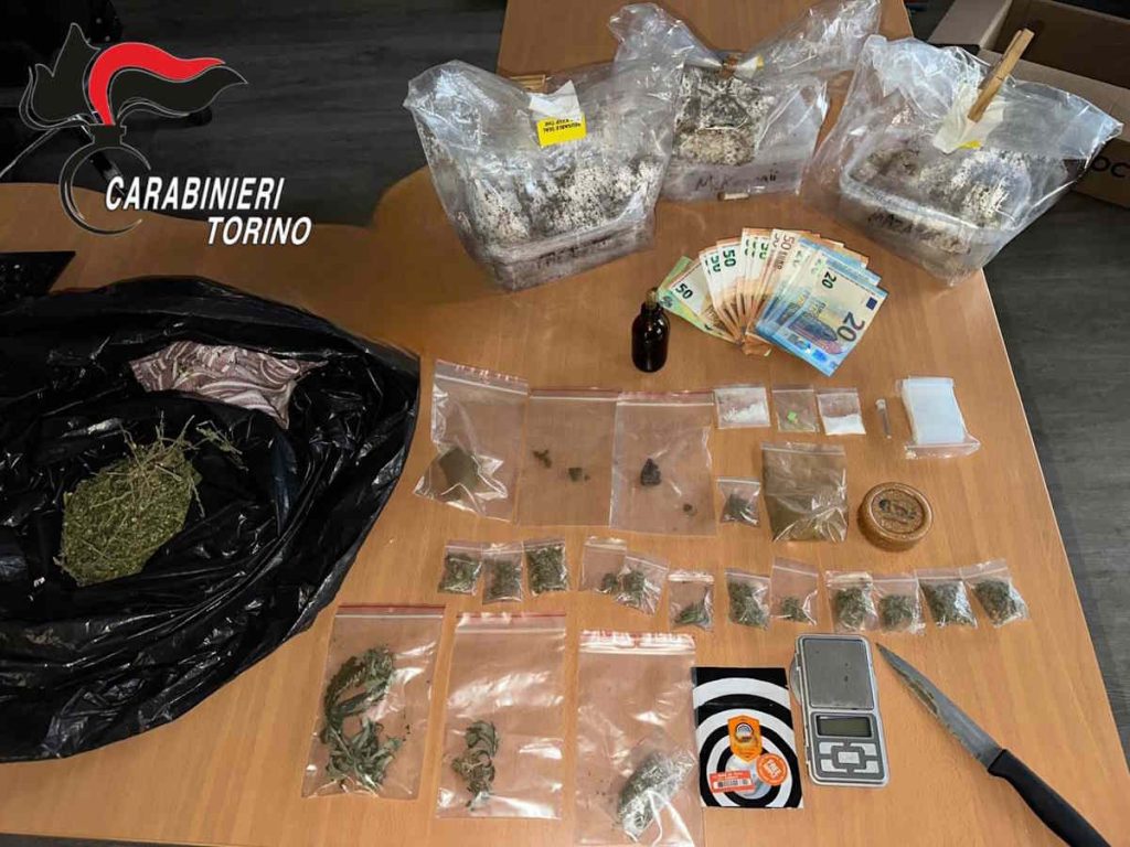 settimo torinese in casa diverso stupefacente e soldi trovati dai cc di fiano
