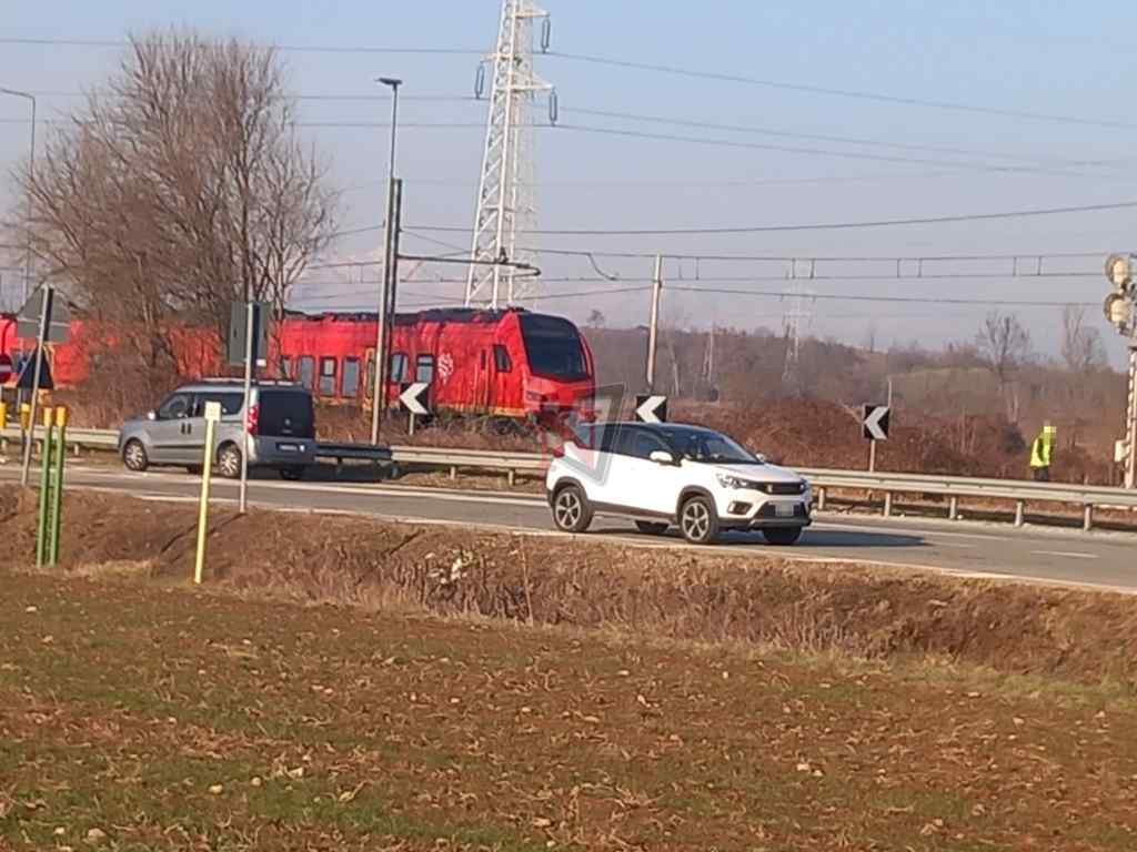 chivasso incidente ferroviario passaggio a livello