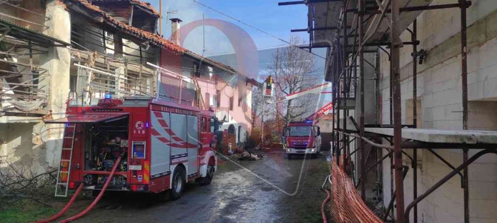 Rivara casa devastata incendio