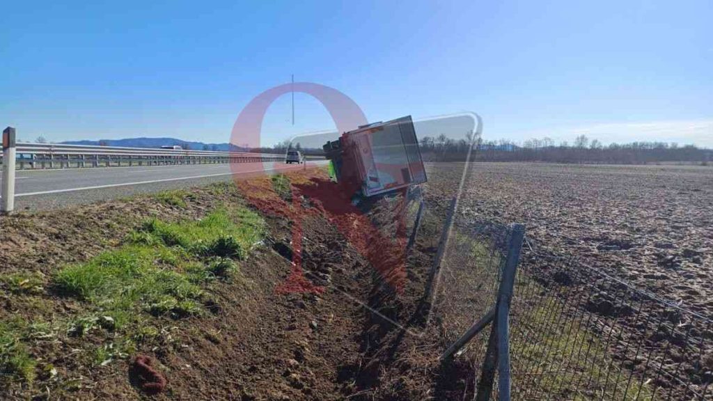 foglizzo autostrada a5 camion ribaltatato