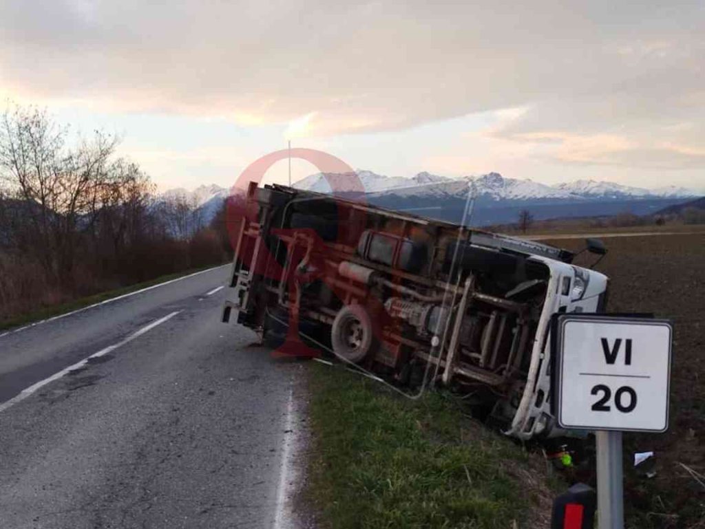 vische camion ribaltato sp81