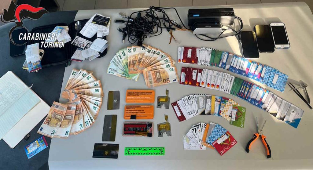 leini carburante con carte clonate a Biandrate