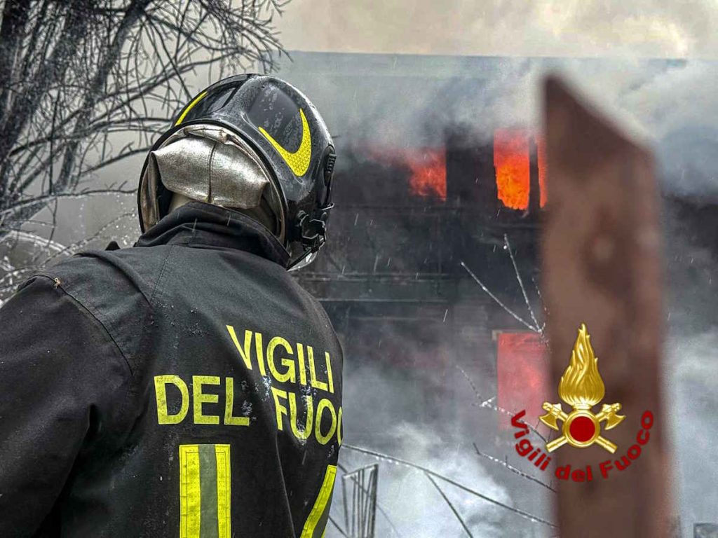 Settimo torinese incendio via ceres