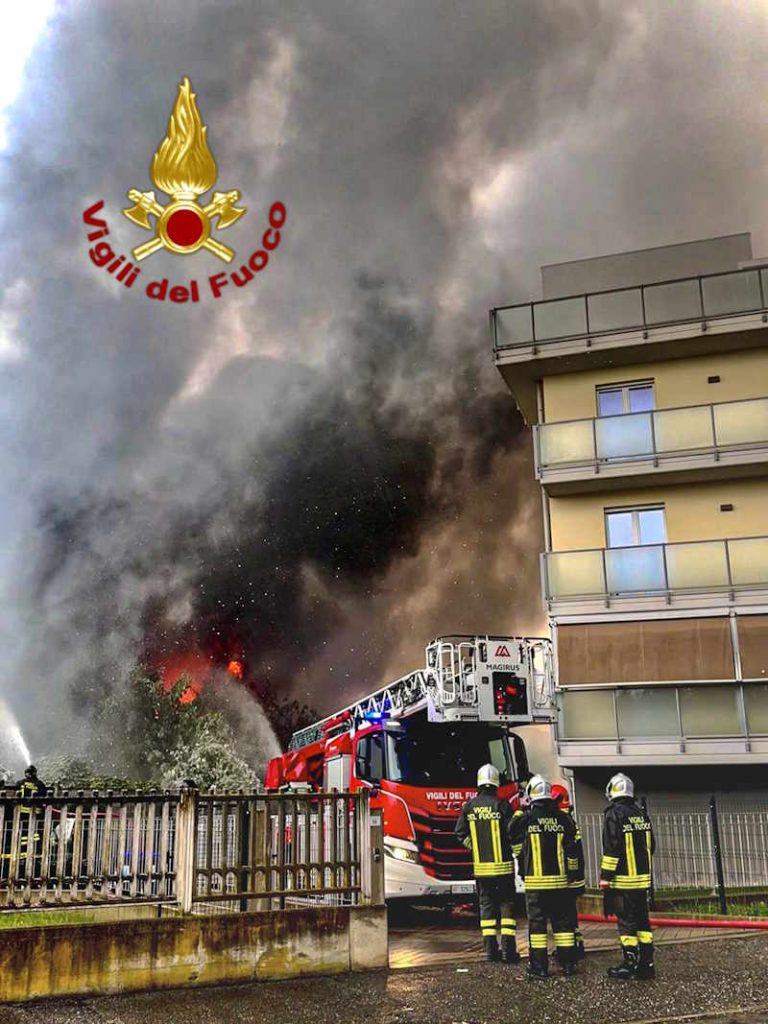 Settimo torinese incendio via ceres