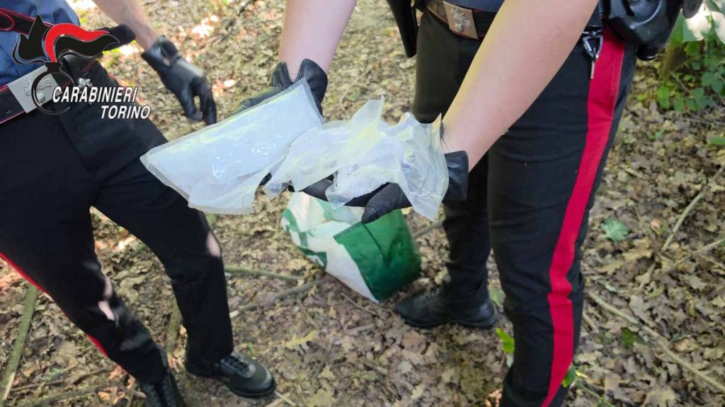Bosconero armi e droga sepolti