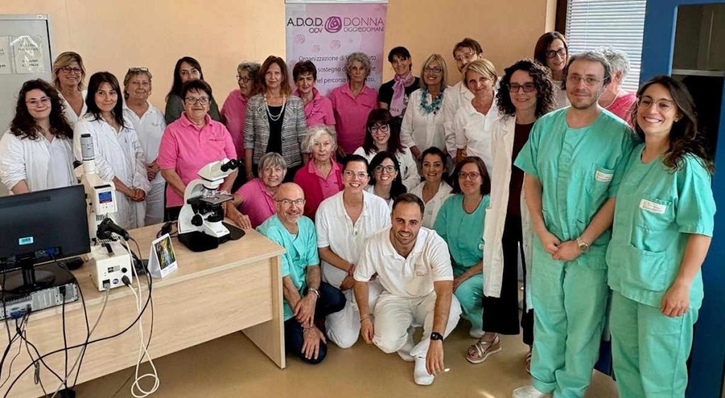 ivrea donazione microscopio ottico