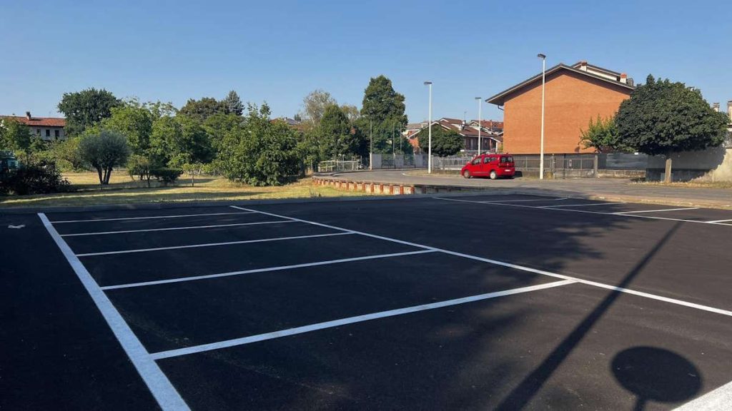 Ciriè via Borsellino parcheggio