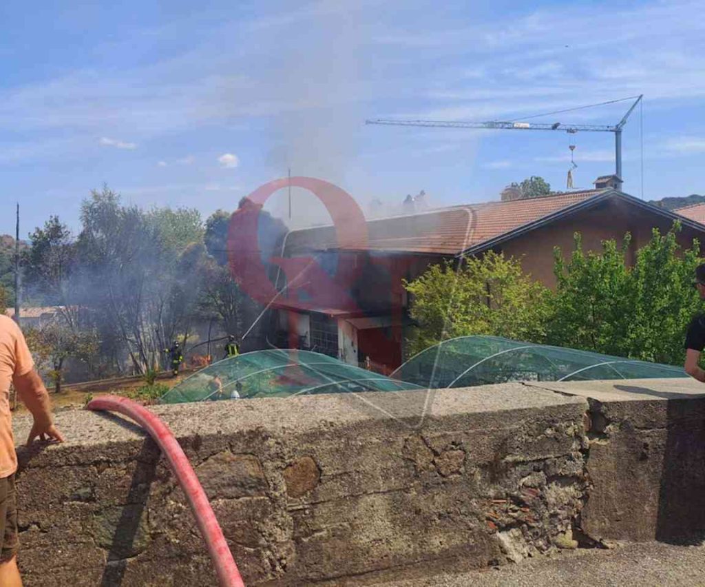 lessolo incendio casa