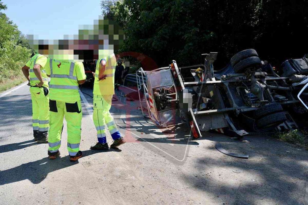 mercenasco candia incidente sulla statale 26