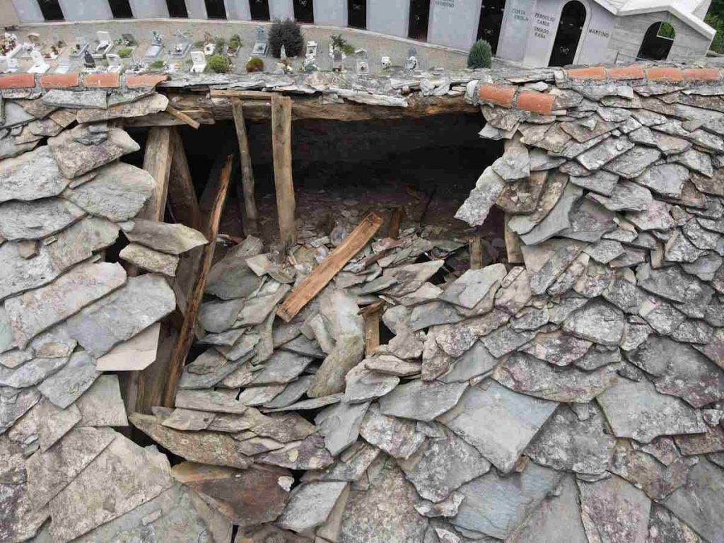 rocca canavese crollo copertura in lose della chiesa
