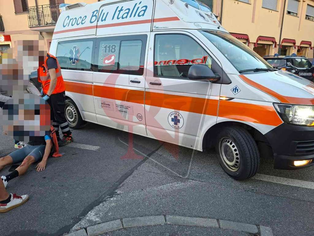 castellamonte auto e bicicletta in via romana